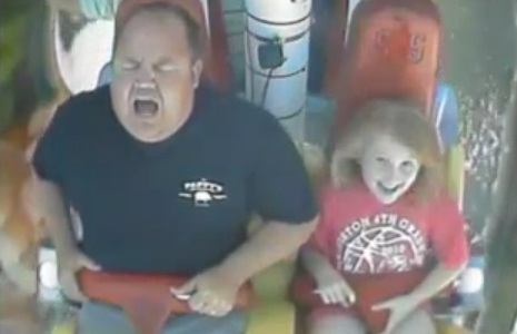 Papa tu m’accompagnes sur le manège? (VIDEO)