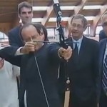 François Hollande s&rsquo;essaye au tir à l&rsquo;arc (VIDEO)