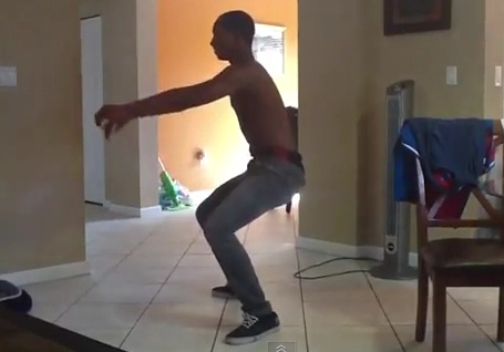 Un père de famille interdit à son fils de sortir en Slim (VIDEO)