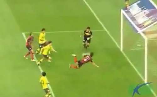 Superbe but de Mauricio Molina d&rsquo;un «coup du scorpion» (VIDEO)