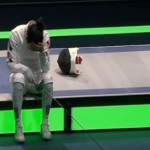 JO 2012 : Une escrimeuse sud-coréenne refuse de quitter la piste après sa défaite (VIDEO)