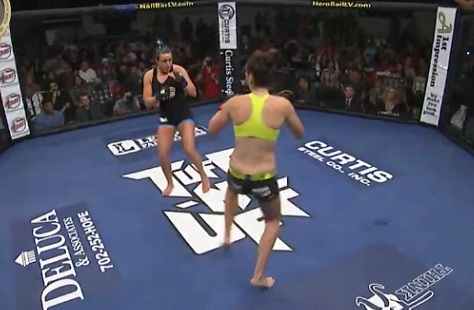 MMA Féminin : un KO en 5 secondes (VIDEO)