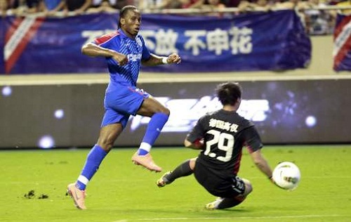Le premier but de Drogba avec le Shangai Shenhua (VIDEO)