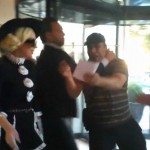 Lady Gaga, son garde du corps &laquo;&nbsp;frappe&nbsp;&raquo; un fan (VIDEO)