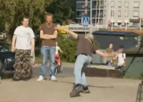 Record du monde : il lance son vieux Nokia à plus de 100 mètres (VIDEO)