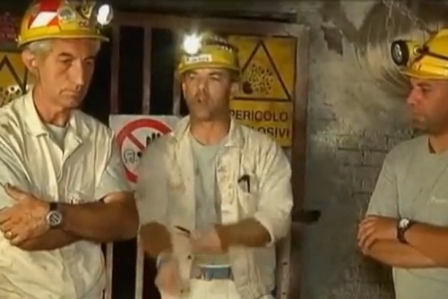 Italie : Un mineur tente de s&rsquo;ouvrir les veines devant les caméras (VIDEO)