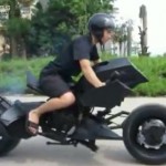 Un fan de Batman construit sa propre Batpod ! (VIDEO)