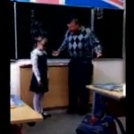 Russie : Humiliée par son prof, une petite écolière se venge en… ! (VIDEO)
