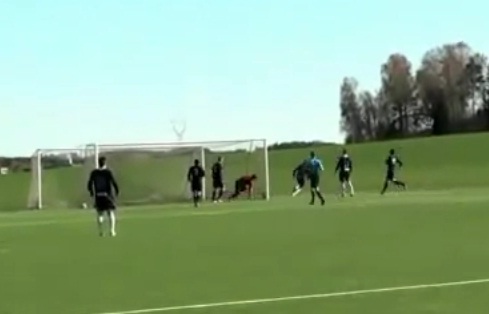 Foot : l&rsquo;incroyable sauvetage d&rsquo;un gardien de but (VIDEO)