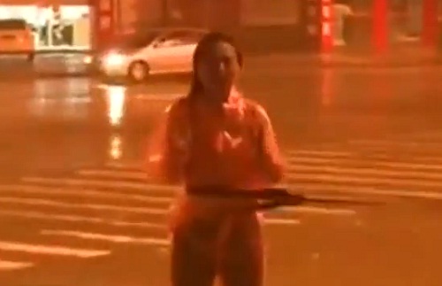 Rien n&rsquo;arrête les journalistes chinois ! (VIDEO)