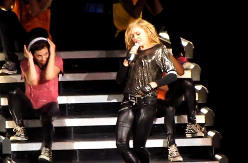 Madonna se ramasse sur scène à Montréal (VIDEO)