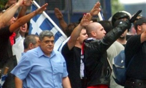 Grèce : Les néonazis s&rsquo;en prennent aux vendeurs immigrés (VIDEO)