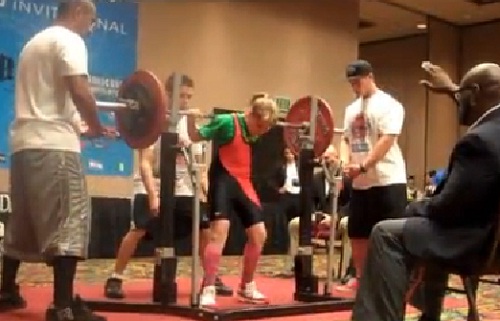 Une fillette de 11 ans soulève 102kg au Squat (VIDEO)