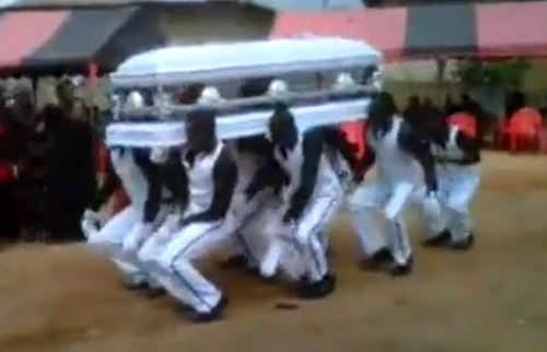 Les funérailles &laquo;&nbsp;joyeuses&nbsp;&raquo;… ça existe ! (VIDEO)