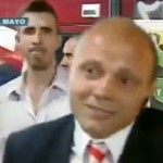 Journaliste argentin violemment agressé en plein direct ! (VIDEO)