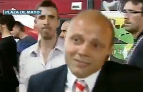 Journaliste argentin violemment agressé en plein direct ! (VIDEO)