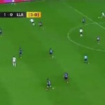 Le but de 55 mètres d&rsquo;Adil Rami avec Valence (VIDEO)