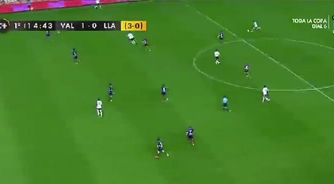 Le but de 55 mètres d&rsquo;Adil Rami avec Valence (VIDEO)