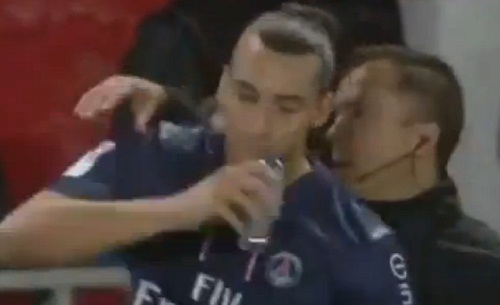 PSG : personne ne dérange Ibrahimovic quand il boit (VIDEO)