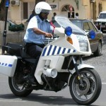 Motard de la police vs dos d&rsquo;âne (VIDEO)