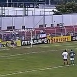 Il arrête 4 penalties dans le même match (VIDEO)
