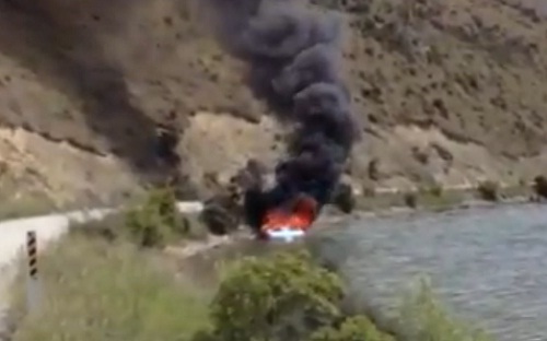 Éteindre un bateau en flamme avec classe (VIDEO)