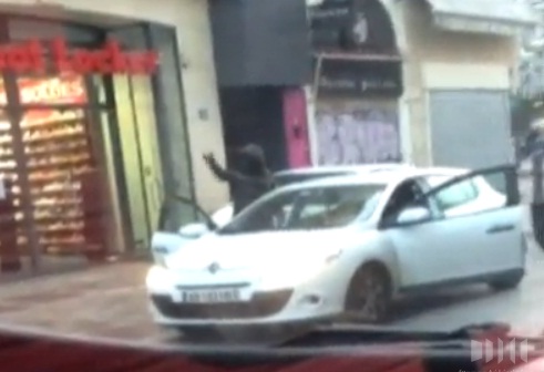 Marseille : un passant filme le braquage à la kalachnikov d&rsquo;un magasin (VIDEO)