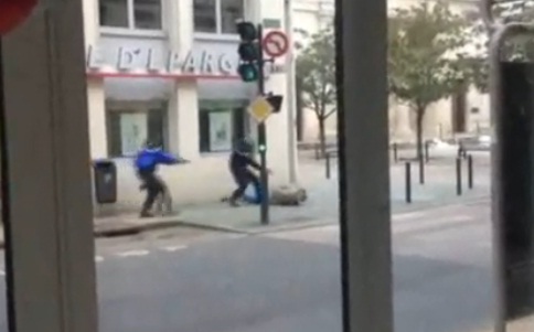 Lyon : L&rsquo;interpellation d&rsquo;un braqueur filmée par un amateur (VIDEO)