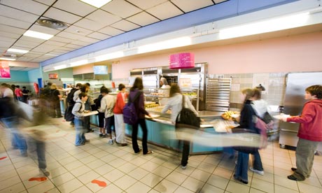 Une fillette de 5 ans &laquo;&nbsp;expulsée&nbsp;&raquo; d&rsquo;une cantine et conduite au poste par la police pour un impayé (VIDEO)