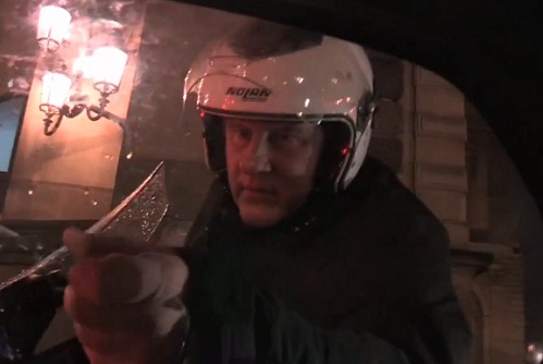 Gérard Depardieu accoste une actrice X en scooter (VIDEO)