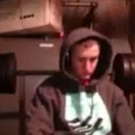 Une série de développé couché qui manque de virer au drame (VIDEO)