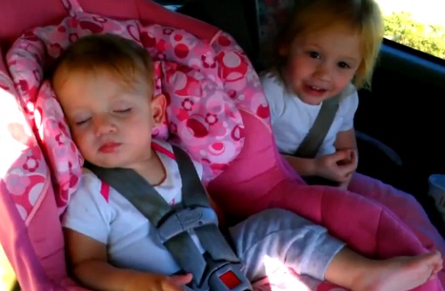 L&rsquo;effet Gangnam Style sur un bébé endormi (VIDEO)