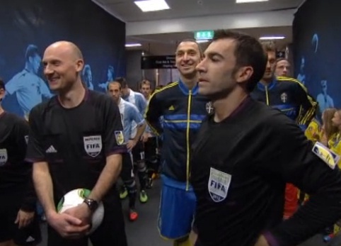 Ibrahimovic à l’arbitre: « Ici, on est en Suède. On parle suédois » (VIDEO)