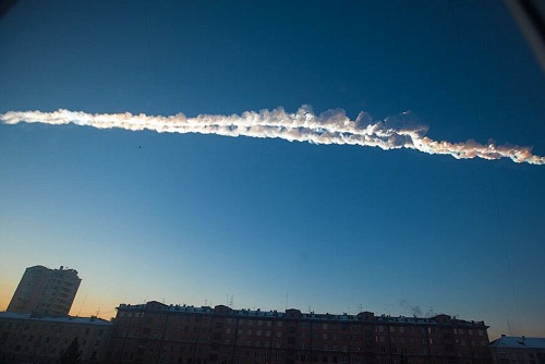 Russie : Une pluie de météorites fait près de 1.000 blessés (VIDEO)