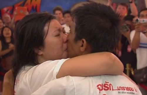 Le plus long baiser du monde : 58 heures, 35 minutes et 58 secondes (VIDEO)