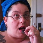 Addiction : Elle mange les poils de son chat ! (VIDEO)