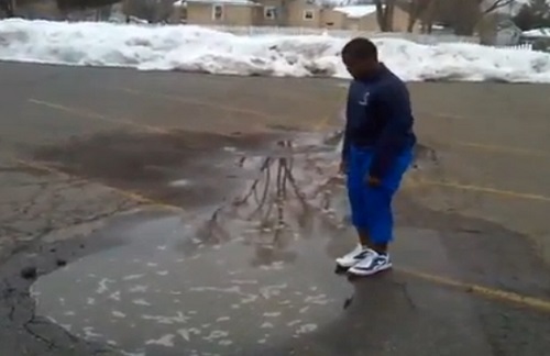 La blague de la flaque d&rsquo;eau (VIDEO)