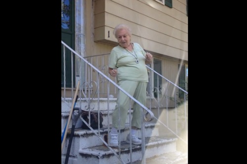 Mamie de 88 ans qui se déhanche sur du rock’n’roll (VIDEO)