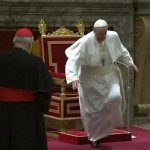 Le premier faux pas du pape François (VIDEO)