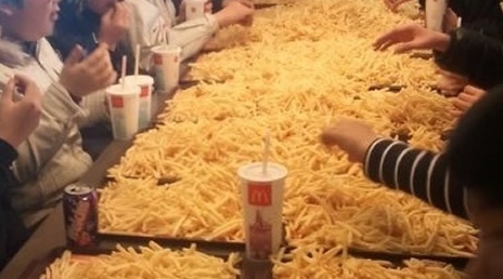 Ils commandent pour 250 dollars de frites et se font virer du McDo (PHOTOS)