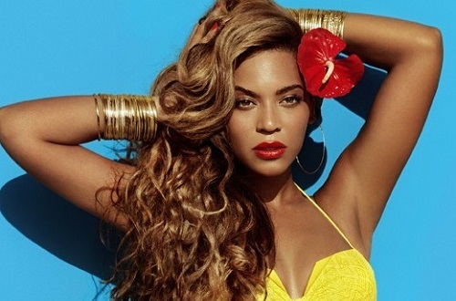 Beyoncé pose en bikini pour H&M (PHOTOS ET VIDEO)