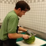 Découper une pastèque en 20 secondes (VIDEO)