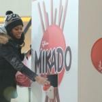 Faut-il toujours accepter un paquet de Mikado ? (VIDEO)