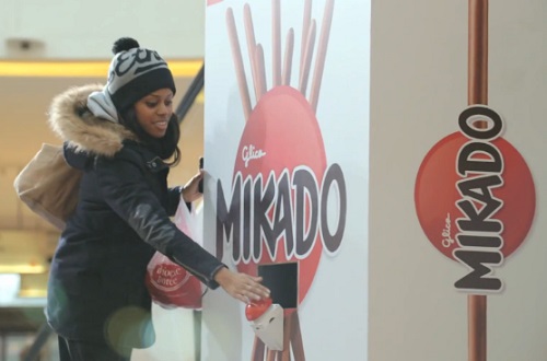 Faut-il toujours accepter un paquet de Mikado ? (VIDEO)