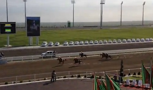Turkménistan : la chute de cheval du président censurée (VIDEO)