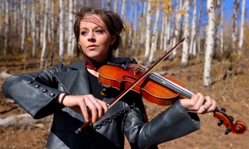 Lindsey Stirling reprend le thème de Halo