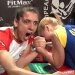 Bras de fer féminin