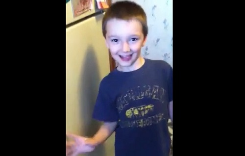 Une maman fait une mauvaise blague à son fils