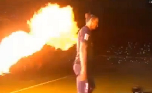 Zlatan Ibrahimovic échappe de peu aux flammes