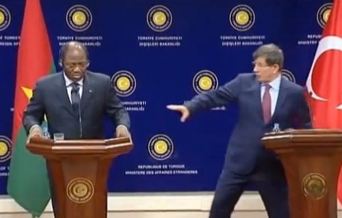 Gros malaise d’un ministre en pleine conférence de presse !